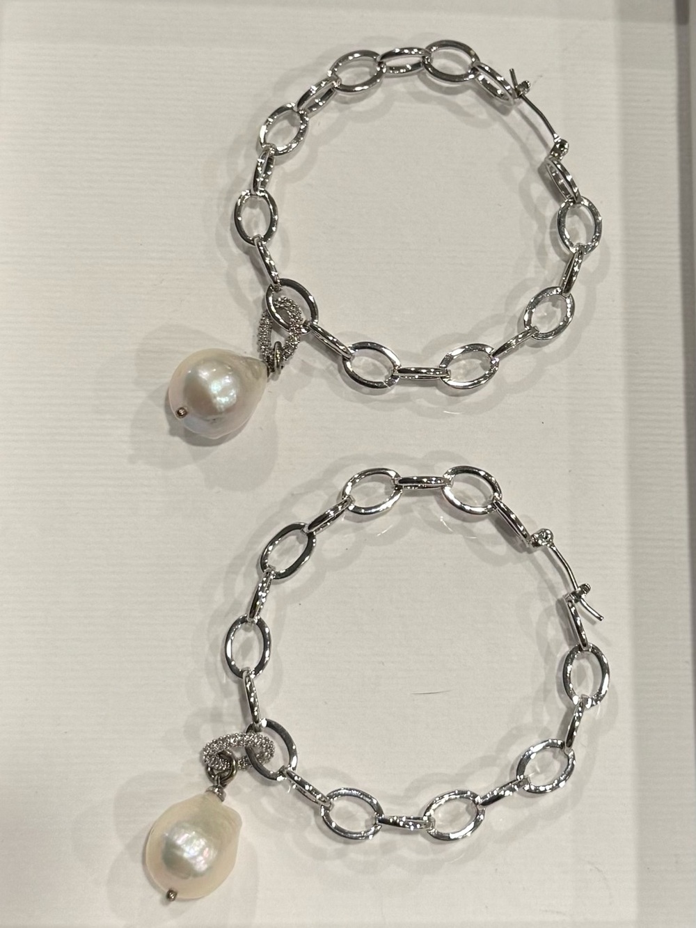 Source Unknown Silver Chain Hoop Earrings with Pearl Charms